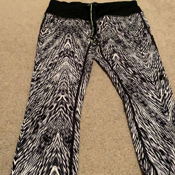 Women’s Nike dri fit running capris size small